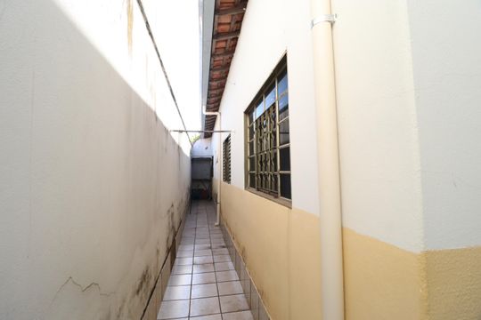 Corredor de casa para alugar com 3 quartos, 119m² em Santa Rosa, Uberlândia