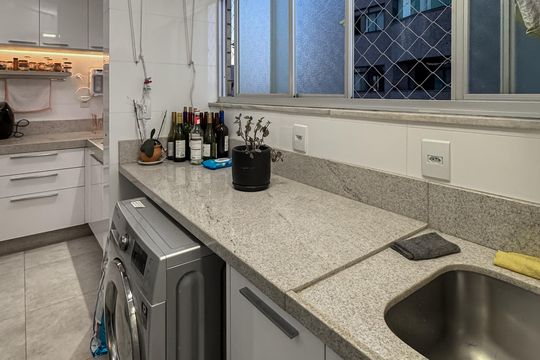 Apartamento à venda com 3 quartos, 98m² em Carmo, Belo Horizonte