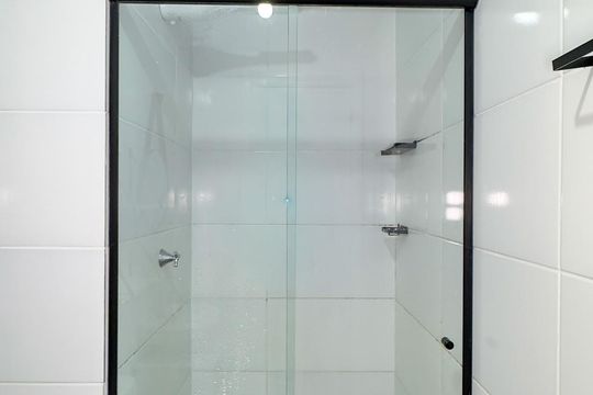 Banheiro de apartamento para alugar com 1 quarto, 25m² em Santo Amaro, São Paulo