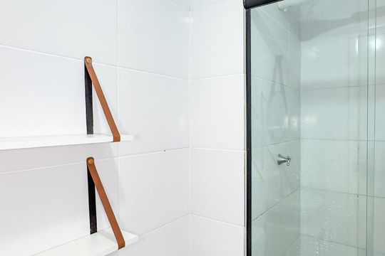 Banheiro de apartamento para alugar com 1 quarto, 25m² em Santo Amaro, São Paulo
