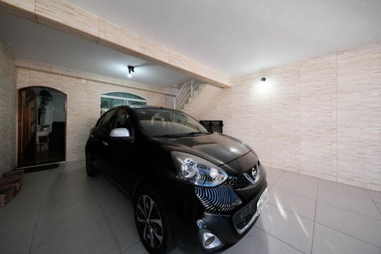 Garagem de casa à venda com 3 quartos, 120m² em Burgo Paulista, São Paulo