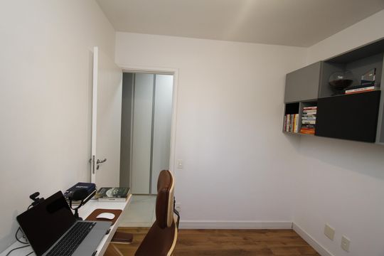Quarto 1 de apartamento à venda com 2 quartos, 80m² em Buritis, Belo Horizonte