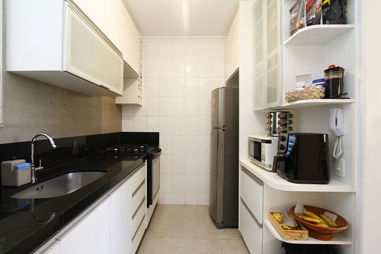 Cozinha de apartamento à venda com 2 quartos, 80m² em Buritis, Belo Horizonte