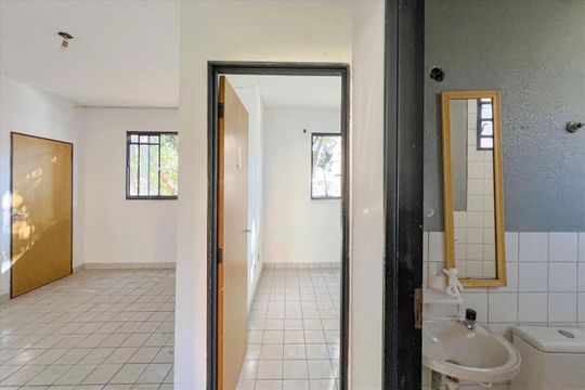 Banheiro social de apartamento para alugar com 2 quartos, 48m² em Sinimbu, Belo Horizonte
