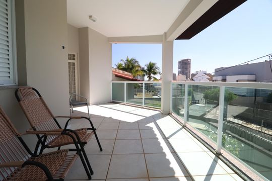 Sacada de casa para alugar com 4 quartos, 388m² em Morada da Colina, Uberlândia