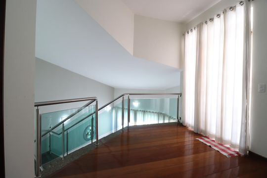 Hall Superior de casa para alugar com 4 quartos, 388m² em Morada da Colina, Uberlândia