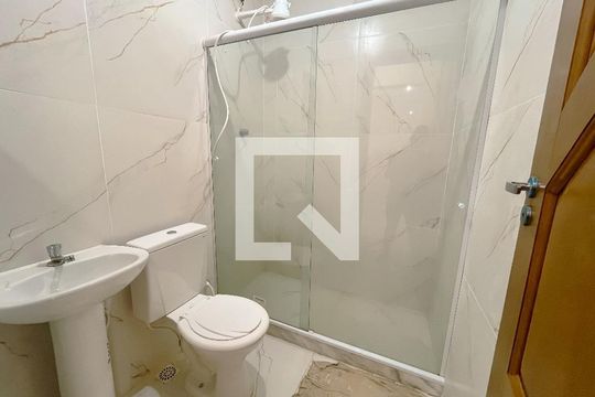 Banheiro de casa à venda com 4 quartos, 160m² em Vista Alegre, Rio de Janeiro