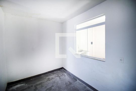 Sala de casa à venda com 4 quartos, 160m² em Vista Alegre, Rio de Janeiro