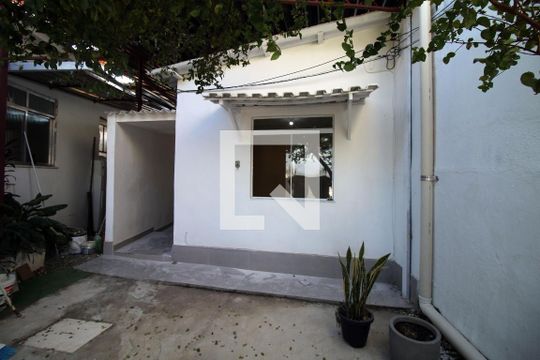 Área Externa de casa à venda com 4 quartos, 160m² em Vista Alegre, Rio de Janeiro