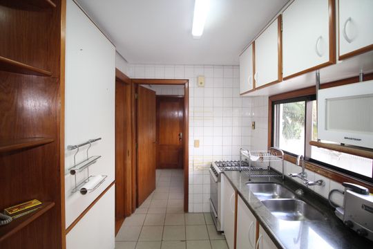Cozinha de apartamento à venda com 2 quartos, 98m² em Moinhos de Vento, Porto Alegre