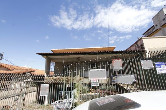 Fachada de casa à venda com 6 quartos, 370m² em Caiçaras, Belo Horizonte