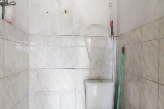 Banheiro de serviço de casa para alugar com 4 quartos, 150m² em Jardim Casa Pintada, São Paulo