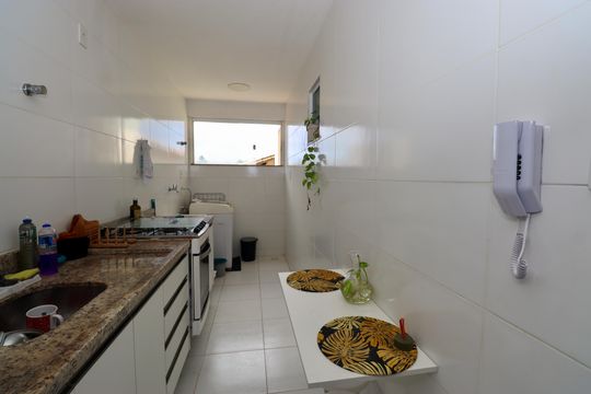Cozinha de apartamento para alugar com 2 quartos, 65m² em Stella Maris, Salvador