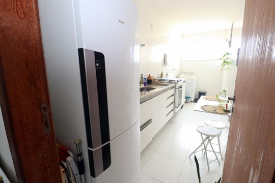 Cozinha de apartamento para alugar com 2 quartos, 65m² em Stella Maris, Salvador