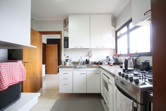 Apartamento para alugar com 3 quartos, 180m² em Jardim Monte Kemel, São Paulo