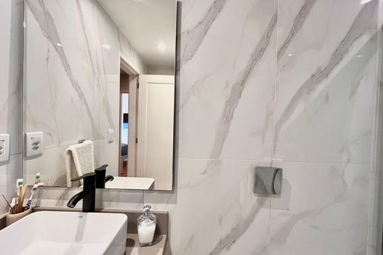 Banheiro social de apartamento à venda com 3 quartos, 110m² em Ipanema, Rio de Janeiro