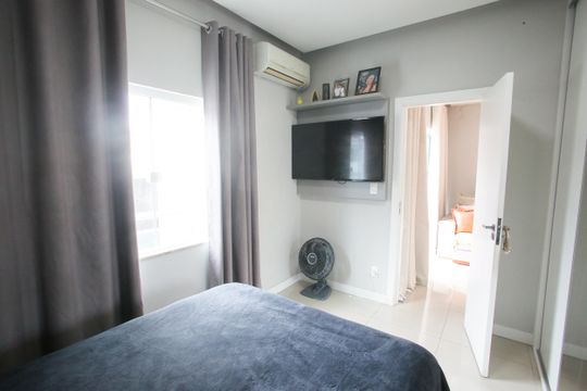 Quarto 1 de casa à venda com 3 quartos, 240m² em Taquara, Rio de Janeiro