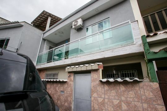 Fachada de casa à venda com 3 quartos, 240m² em Taquara, Rio de Janeiro