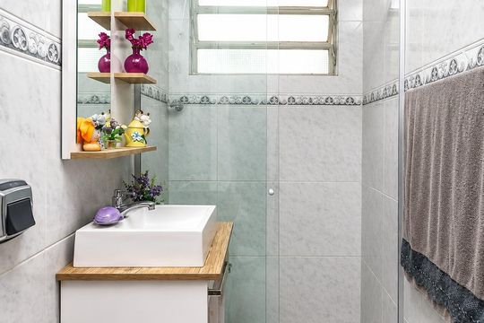 Banheiro de kitnet/studio para alugar com 1 quarto, 40m² em Centro Histórico, Porto Alegre
