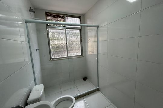 Banheiro da Suíte de casa para alugar com 2 quartos, 100m² em Quintino Bocaiúva, Rio de Janeiro