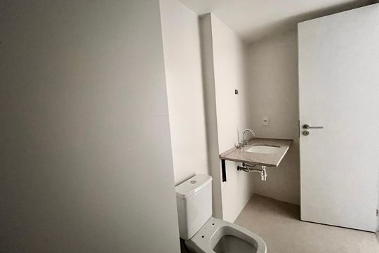 Banheiro de kitnet/studio à venda com 1 quarto, 30m² em Gávea, Rio de Janeiro