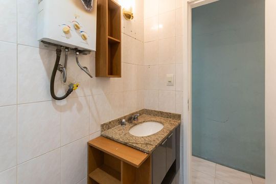 Banheiro de apartamento para alugar com 2 quartos, 120m² em Rio Comprido, Rio de Janeiro