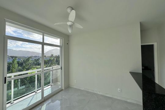 Sala de apartamento para alugar com 1 quarto, 33m² em Recreio dos Bandeirantes, Rio de Janeiro