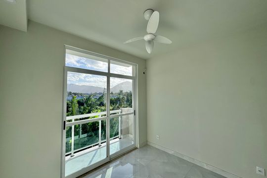 Sala de apartamento para alugar com 1 quarto, 33m² em Recreio dos Bandeirantes, Rio de Janeiro