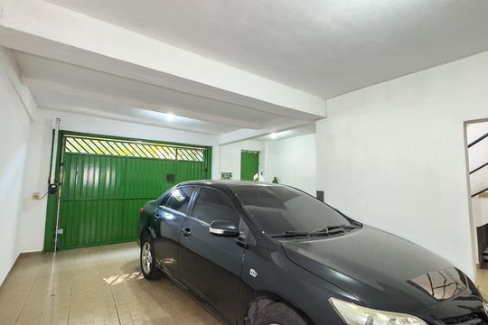 Garagem de casa à venda com 3 quartos, 221m² em Jardim Sao Luiz, São Paulo