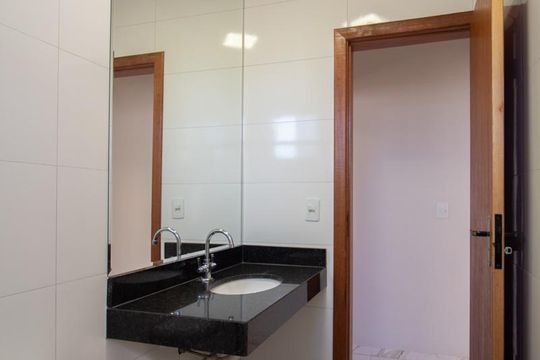 Banheiro Social de casa à venda com 3 quartos, 180m² em Rio Branco, Belo Horizonte