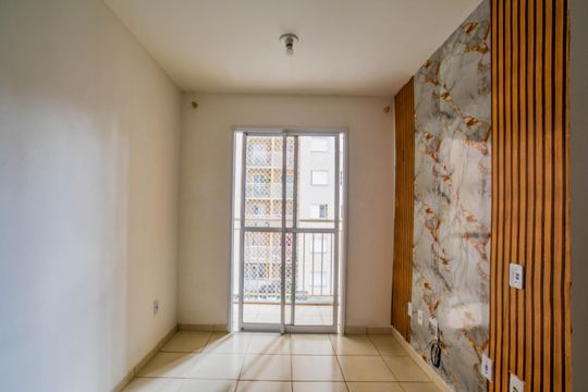 Sala de apartamento para alugar com 2 quartos, 50m² em Jardim Santa Cristina, Santo André