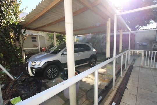 Garagem de casa à venda com 2 quartos, 200m² em Vila Santa Teresinha, São Paulo