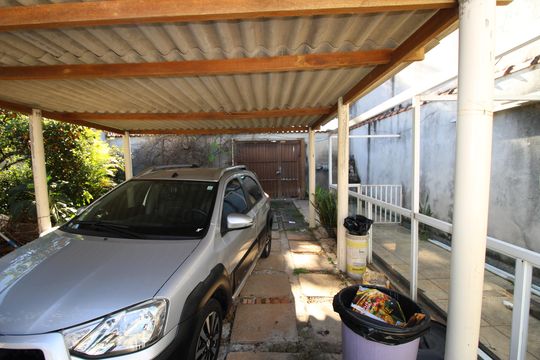 Garagem de casa à venda com 2 quartos, 200m² em Vila Santa Teresinha, São Paulo