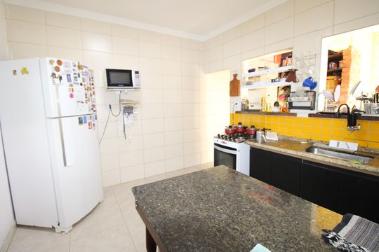 Cozinha de casa à venda com 2 quartos, 200m² em Vila Santa Teresinha, São Paulo