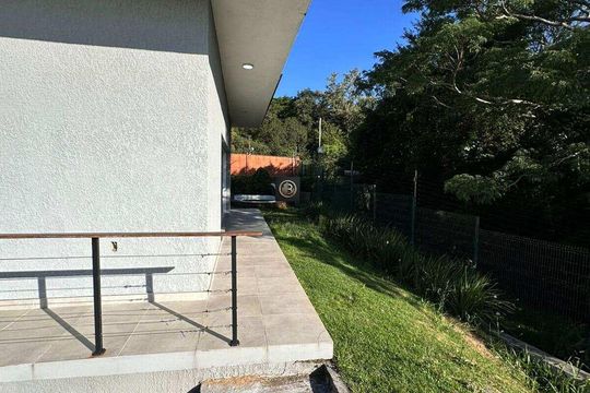 Casa à venda com 3 quartos, 248m² em Vila Nova, Porto Alegre