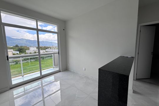 Sala de kitnet/studio para alugar com 1 quarto, 33m² em Recreio dos Bandeirantes, Rio de Janeiro