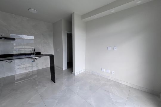 Sala de kitnet/studio para alugar com 1 quarto, 33m² em Recreio dos Bandeirantes, Rio de Janeiro