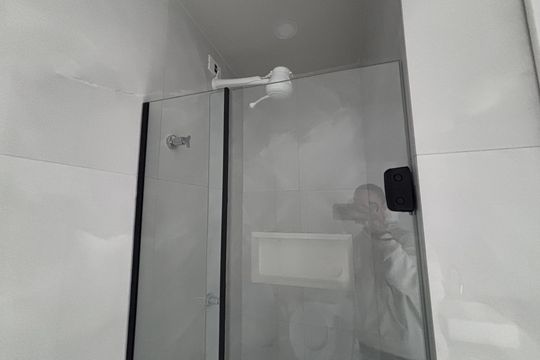 Banheiro de kitnet/studio para alugar com 1 quarto, 33m² em Recreio dos Bandeirantes, Rio de Janeiro