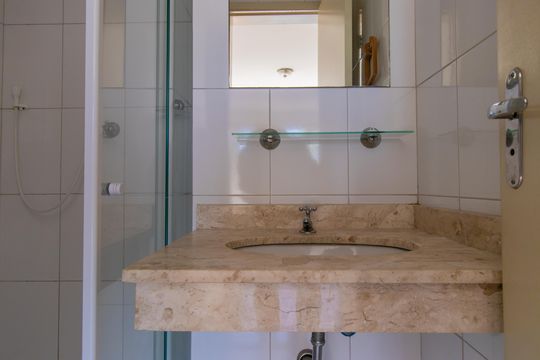 Quarto 2Banheiro de apartamento para alugar com 2 quartos, 42m² em Jardim Marilu, Cotia