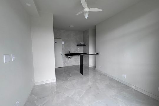 Sala de apartamento para alugar com 1 quarto, 33m² em Recreio dos Bandeirantes, Rio de Janeiro