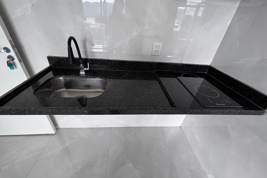 Cozinha de apartamento para alugar com 1 quarto, 33m² em Recreio dos Bandeirantes, Rio de Janeiro