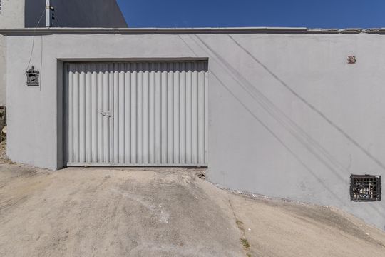 Fachada de casa para alugar com 2 quartos, 60m² em Mantiqueira, Belo Horizonte
