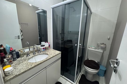 Banheiro 1 de apartamento à venda com 2 quartos, 58m² em Quitaúna, Osasco