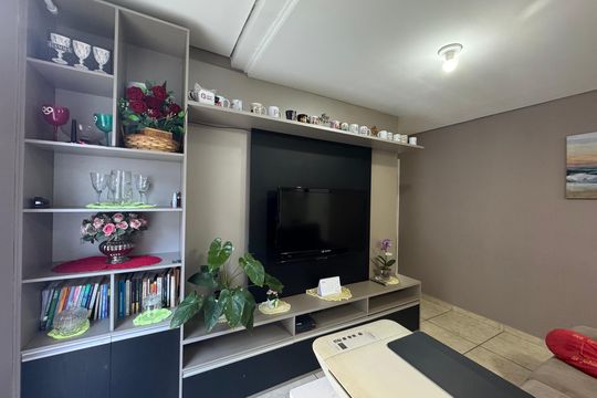 Sala de apartamento à venda com 2 quartos, 58m² em Quitaúna, Osasco