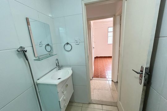 Banheiro de apartamento para alugar com 3 quartos, 58m² em Quintino Bocaiúva, Rio de Janeiro