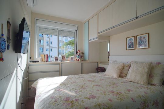Suíte de apartamento à venda com 3 quartos, 64m² em Jardim Itú, Porto Alegre