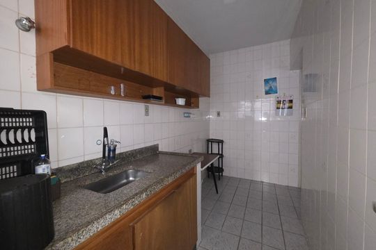 Cozinha de apartamento para alugar com 1 quarto, 55m² em Guilhermina, Praia Grande