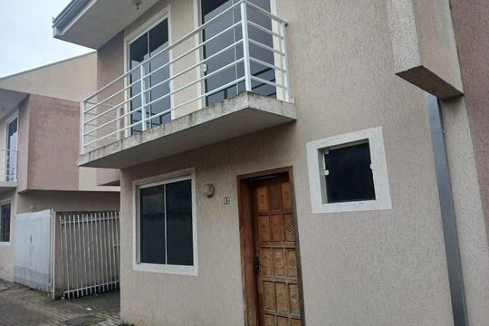 Fachada de casa à venda com 3 quartos, 100m² em Sítio Cercado, Curitiba