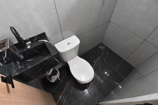 Banheiro  de casa para alugar com 2 quartos, 45m² em Águas Belas, São José dos Pinhais