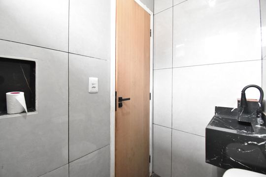 Banheiro  de casa para alugar com 2 quartos, 45m² em Águas Belas, São José dos Pinhais